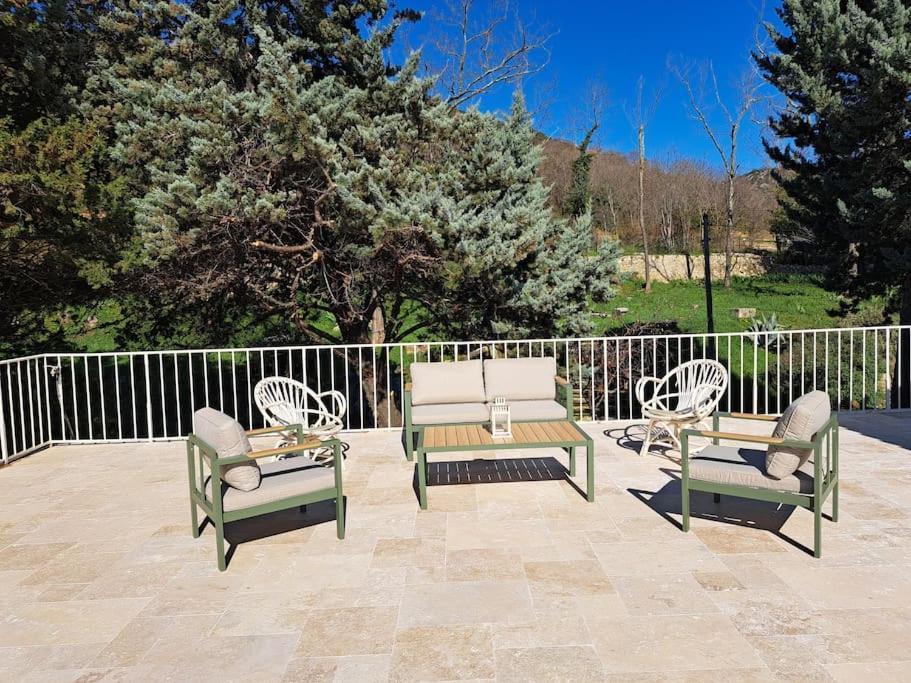 Le Champ Des Hors Villa Vailhauques Екстериор снимка